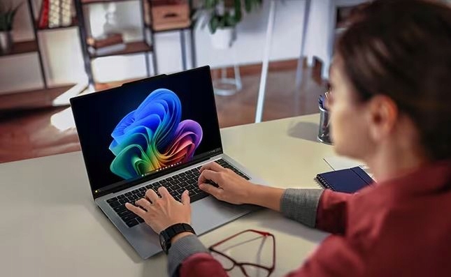 ThinkPad X9-14 Gen 1 Aura Copilot+ Ultra 5 226V 16GB/512G/14 OLED W11Pro - obrazek 12